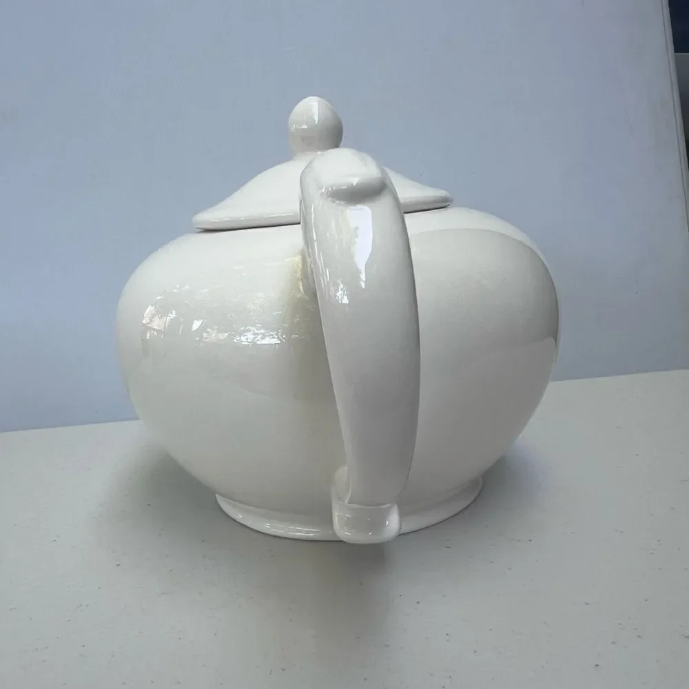 Vintage Pottery Barn BEE White China Tea Pot with mugs 8 oz